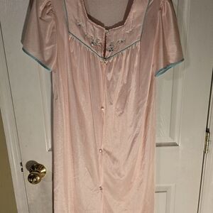 Vintage 1970's ILGWU‎ Union Made Nightgown Robe Button Front Pink Nylon EUC